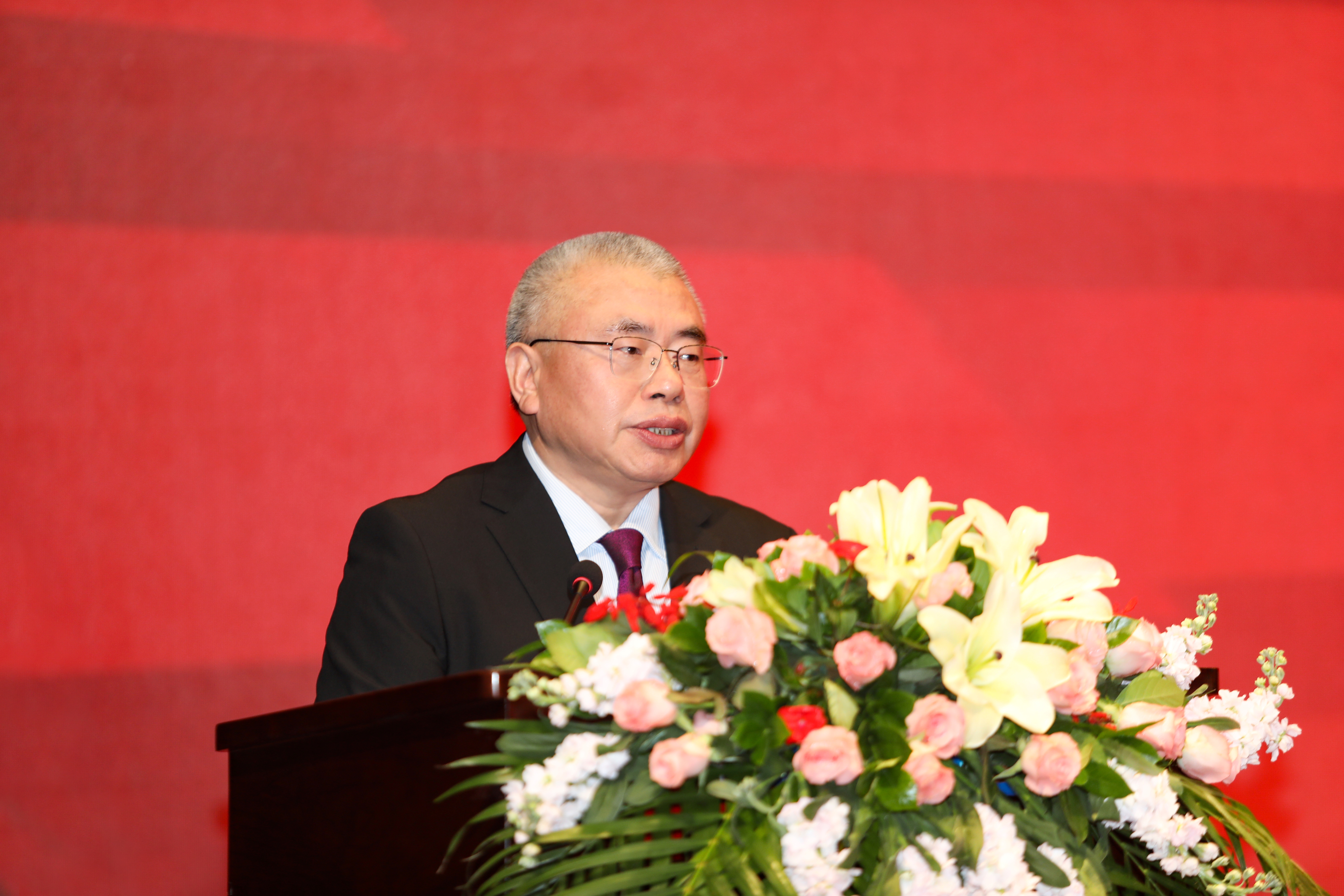 1.集團(tuán)公司黨委書記、董事長(zhǎng)、總經(jīng)理?xiàng)畎矅?guó)作大會(huì)致辭.JPG